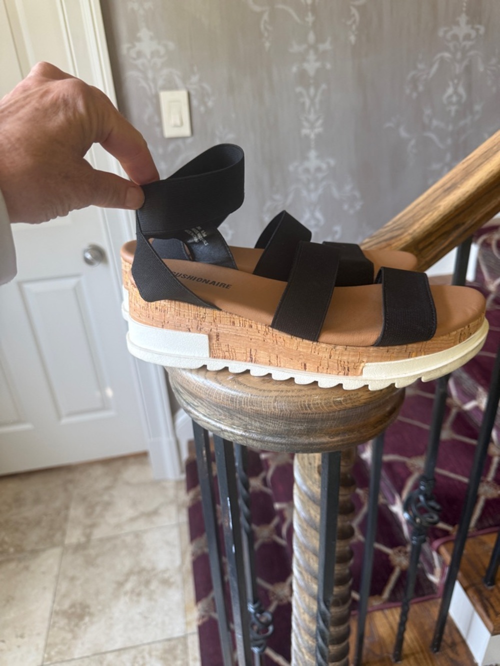 CUSHIONAIRE ladies, black strap, sandal size 8 1/2 excellent condition - Picture 3 of 9
